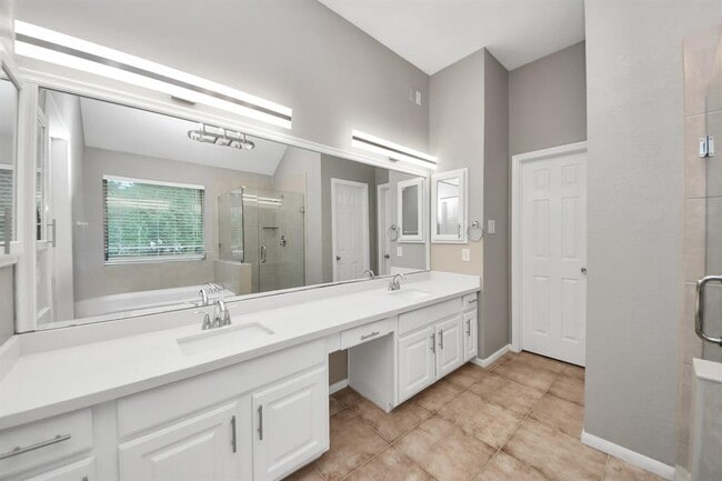 Building Photo - 1302 Raintree Cir