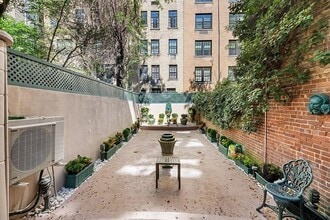 Building Photo - 163 E 71st St