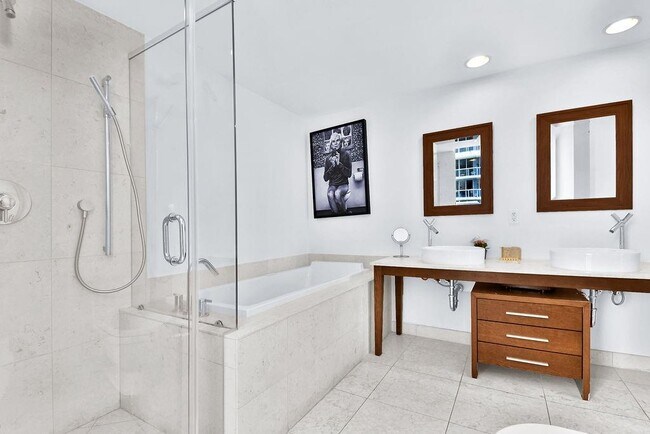 Building Photo - 475 Brickell Ave