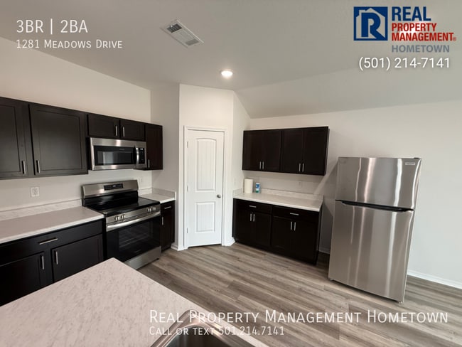 Building Photo - Spacious 3-Bed, 2-Bath Modern Home with Ga...