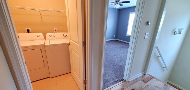 Building Photo - Preleasing for Fall 2026 - 4 Bedroom 4 Bat...