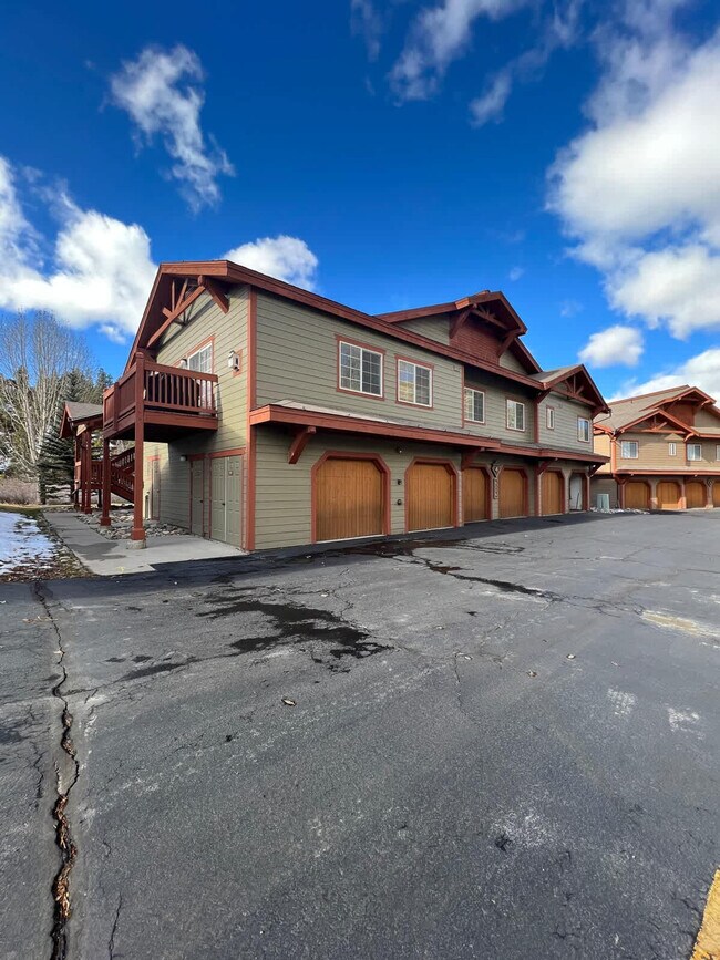 Building Photo - 290 Revett Dr