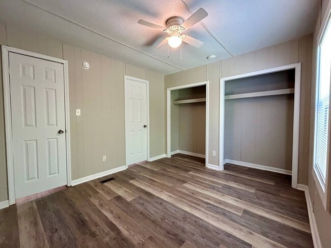 Building Photo - 26 White Oak Village