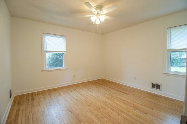 Building Photo - 1515 Sandra Dr