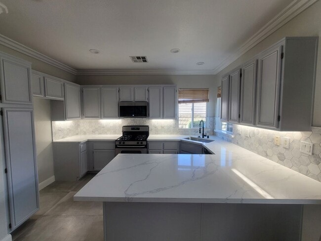 Building Photo - Wonderful 4+3 Bright-Sunny-Open in great Area!