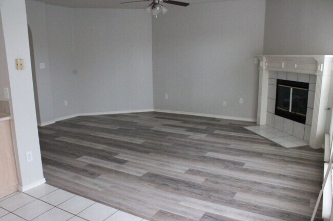 Building Photo - 3623 Rodale Way