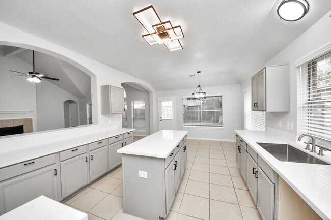 Building Photo - 16243 April Ridge Dr