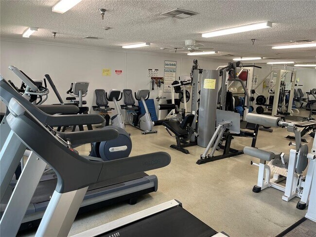 Building Photo - 8000 Sailboat Key Blvd S