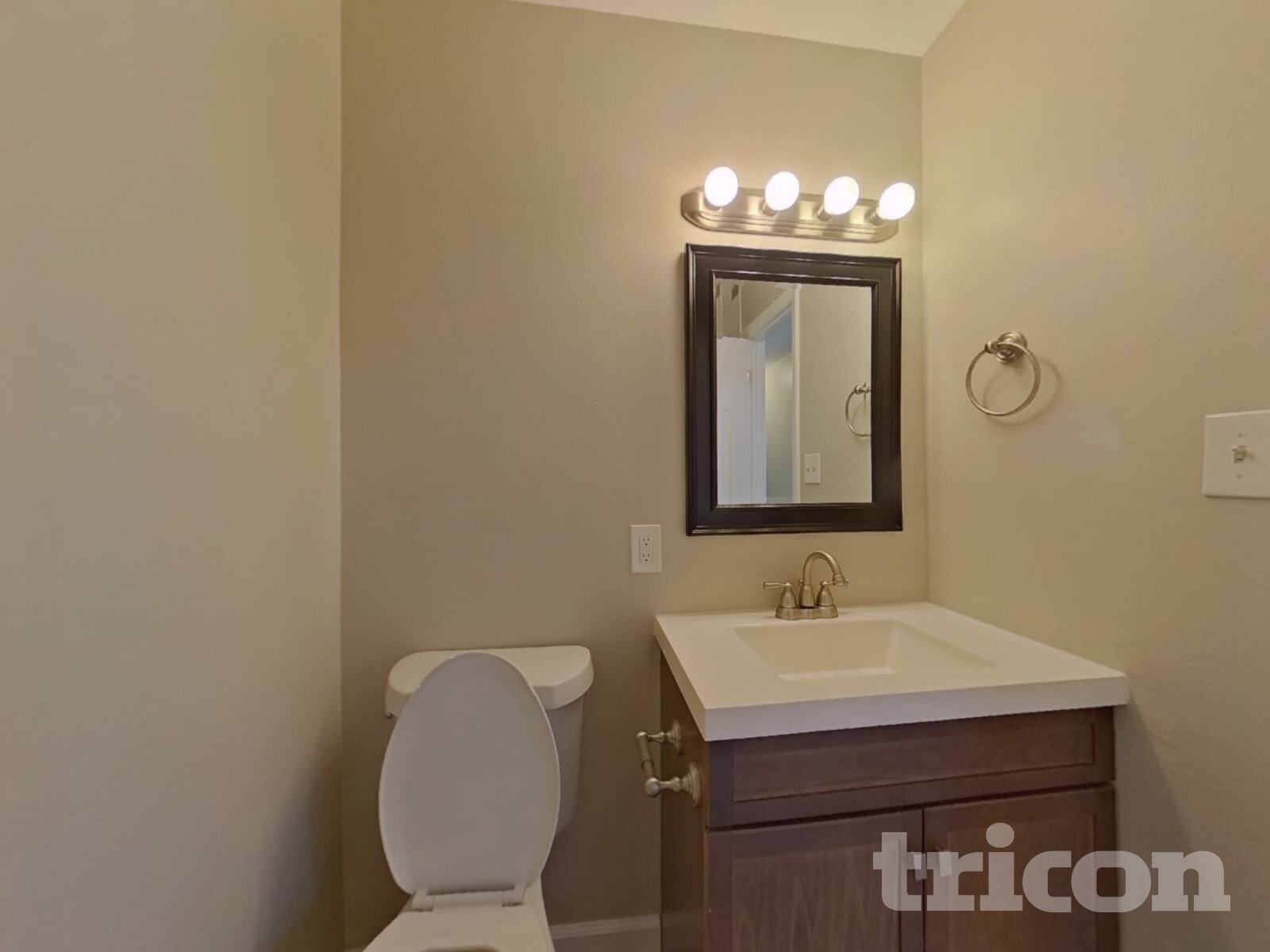 Building Photo - 1228 N Chelton Rd