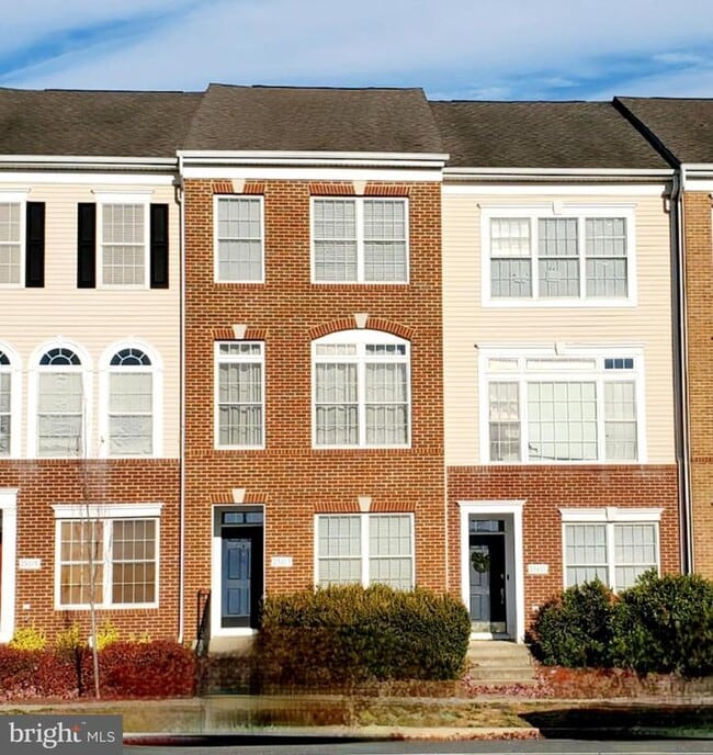 Building Photo - 25013 Riding Center Dr