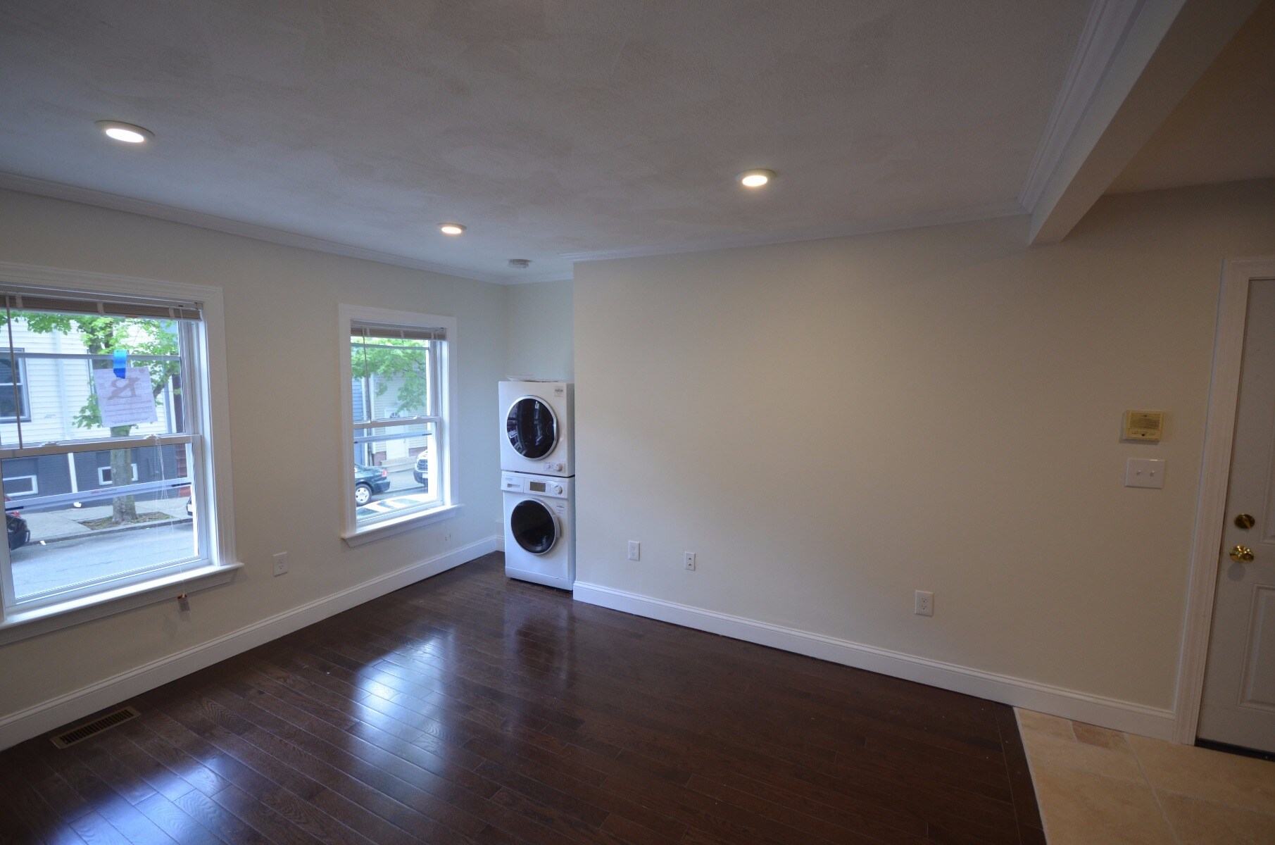 Building Photo - 128 Brooks St