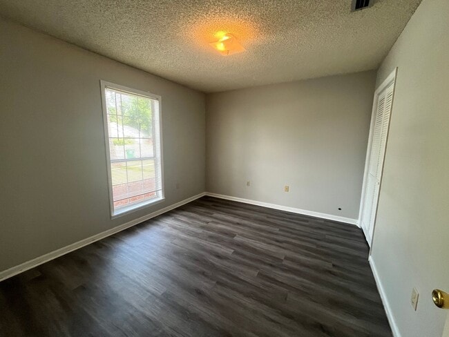 Building Photo - 2803 Fawnwood Cir