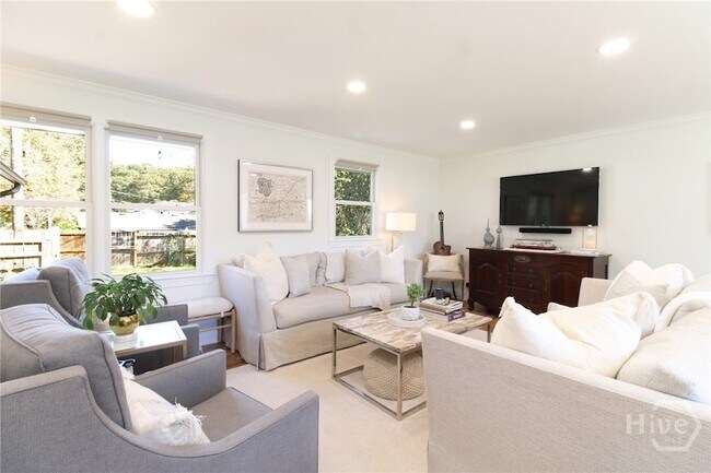 Building Photo - 1092 West Lake Dr