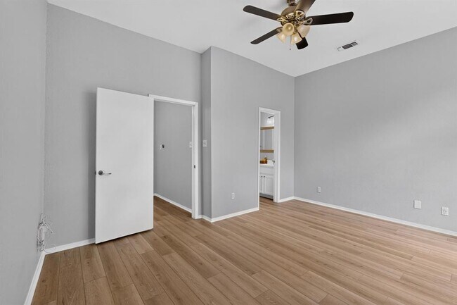 Building Photo - 3801 Menchaca Rd