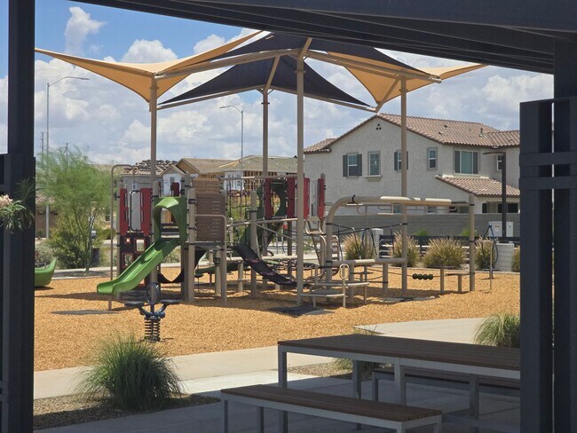 Building Photo - Newly built 3bed 2 bath townhome in mesa
