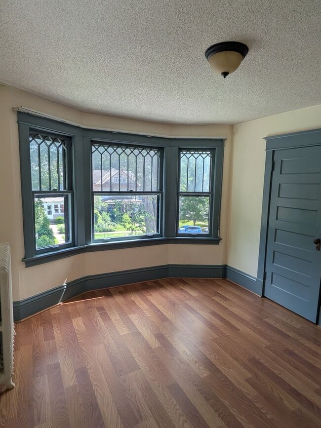 Building Photo - Charming 5-bedroom home in the heart of Hamline–Midway!