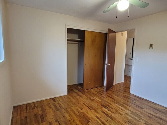 Building Photo - 01012