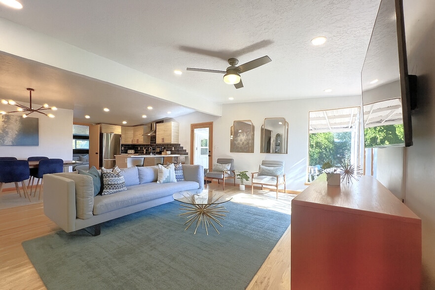 Building Photo - 3909 W Normandie Dr