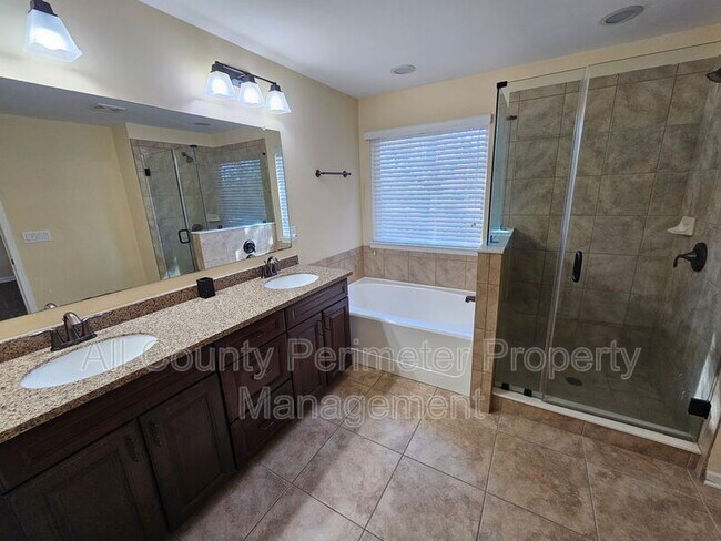 Building Photo - 1597 Trailview Way NE