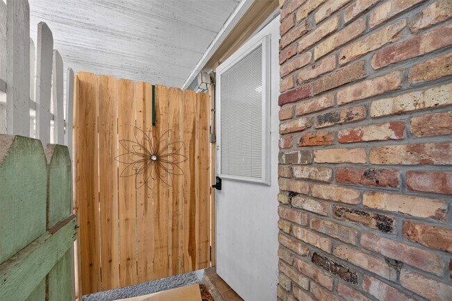 Building Photo - 7205 Beechnut St