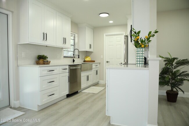 Building Photo - 922 S Carolina Ave