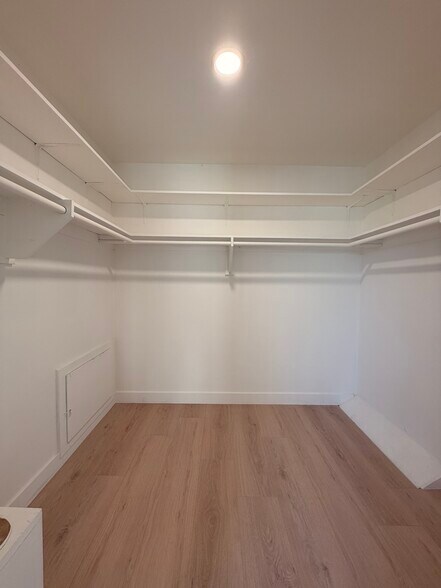 Building Photo - 15782 Butterfield St