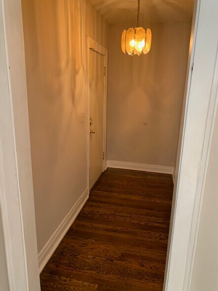 Foyer - 8 N 3rd Ave