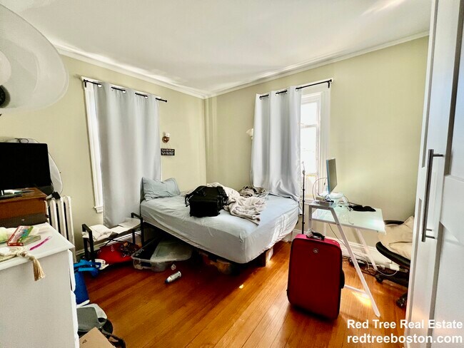 Building Photo - 8 Perkins St