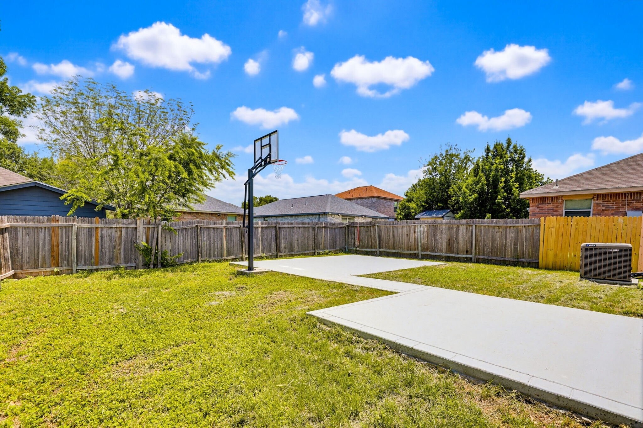 Building Photo - 9616 Kennebec Way
