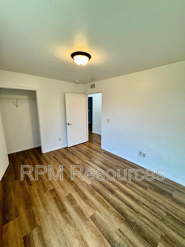 Building Photo - 7404 Park Meadow Dr