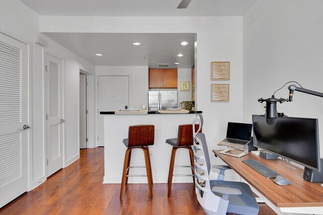 Building Photo - 355 Berry St