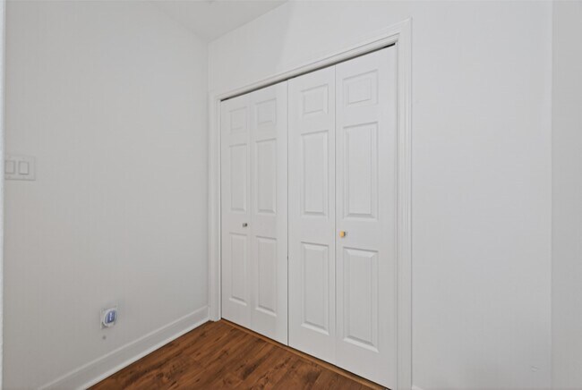 Building Photo - 2308 Bastrop St