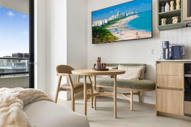 Building Photo - 159 NE 6th St