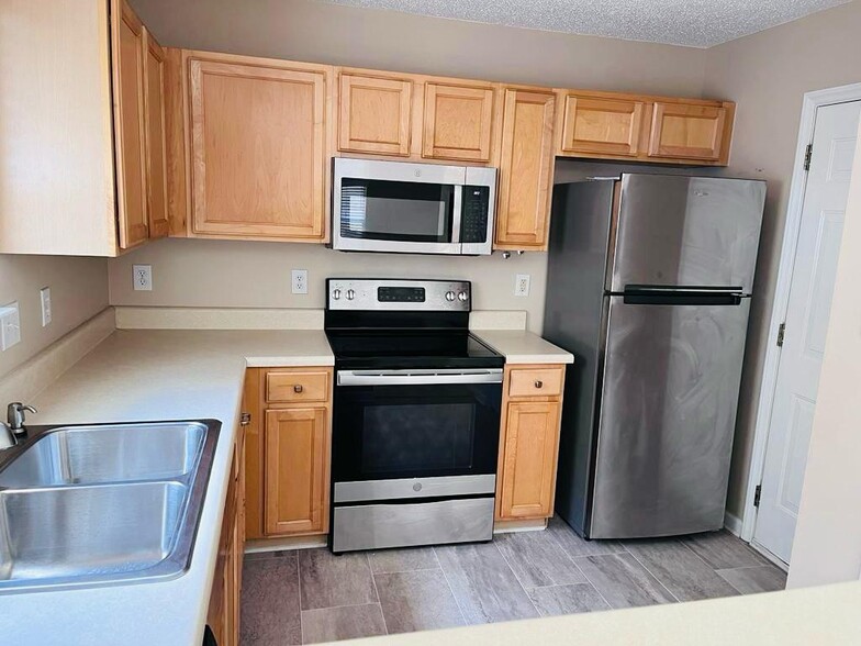 Building Photo - 7312 Brighton Village Dr