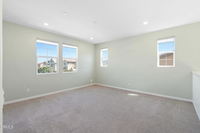 Building Photo - 528 Tibbetts St