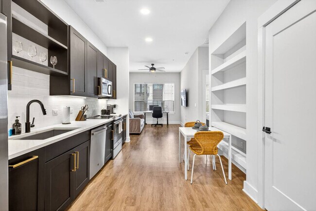 Primary Photo - 1001 N Himes Ave