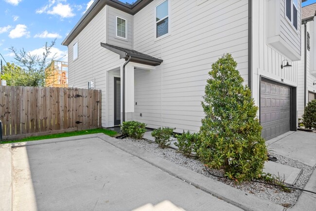 Building Photo - 3208 Bostic St