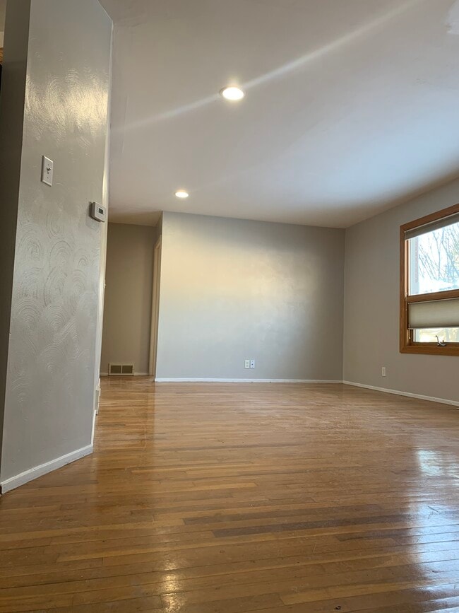 Building Photo - 18342 Clairmont Dr