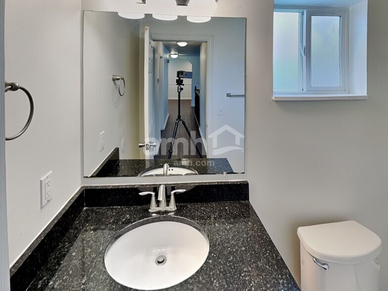 Building Photo - 1666 W 9685 S