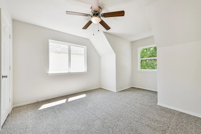 Building Photo - 106 Mango St