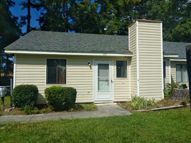 Primary Photo - Charming Duplex in Havelock