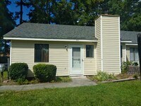 Building Photo - Charming Duplex in Havelock