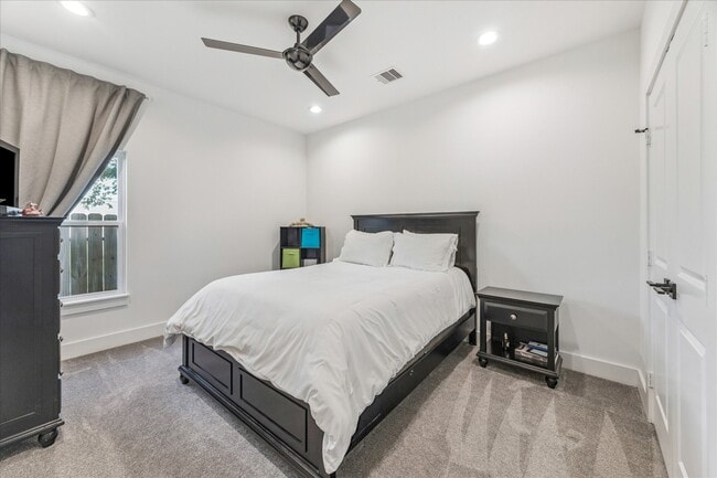 Building Photo - 105 W Whitney St