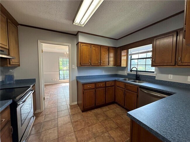 Building Photo - 6750 Browder Dr