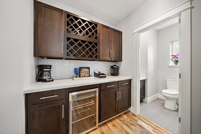 Building Photo - 4309 Marina St