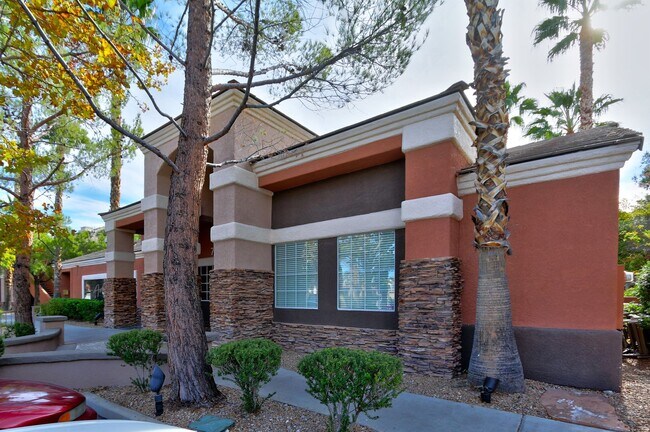 Building Photo - FANTASTIC HIGHLY UPGRADED UNIT FACING THE PARK AND POOL.