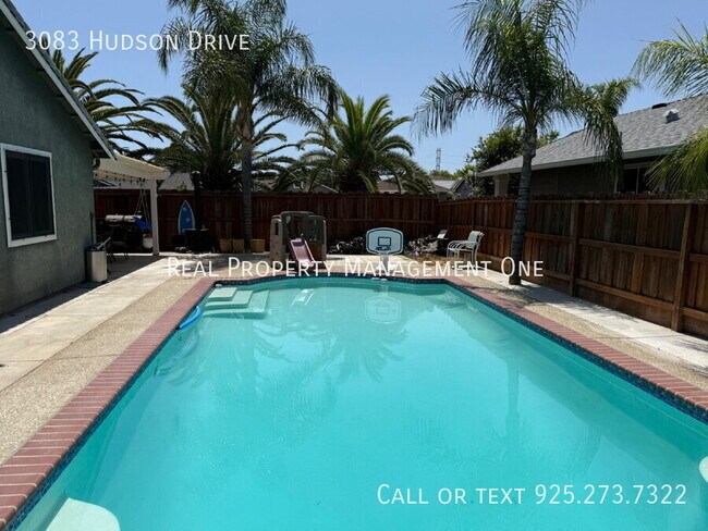 Building Photo - 3083 Hudson Dr