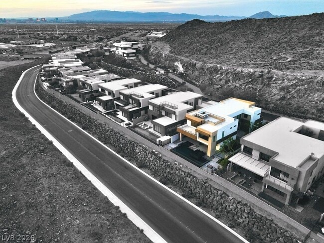 Building Photo - 917 Vegas View Dr