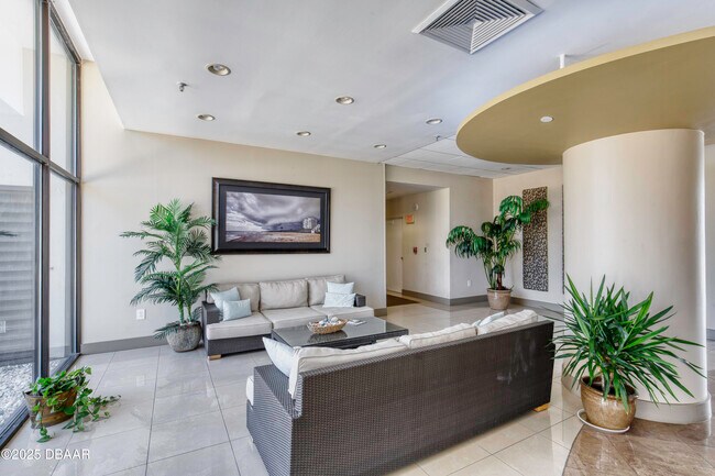 Building Photo - 1601 N Central Ave