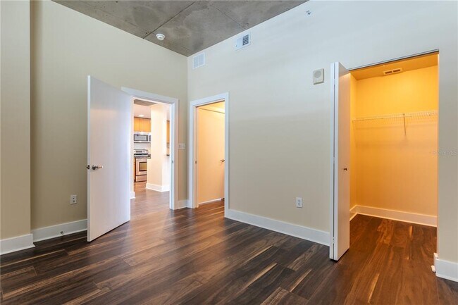 Building Photo - 525 E Jackson St